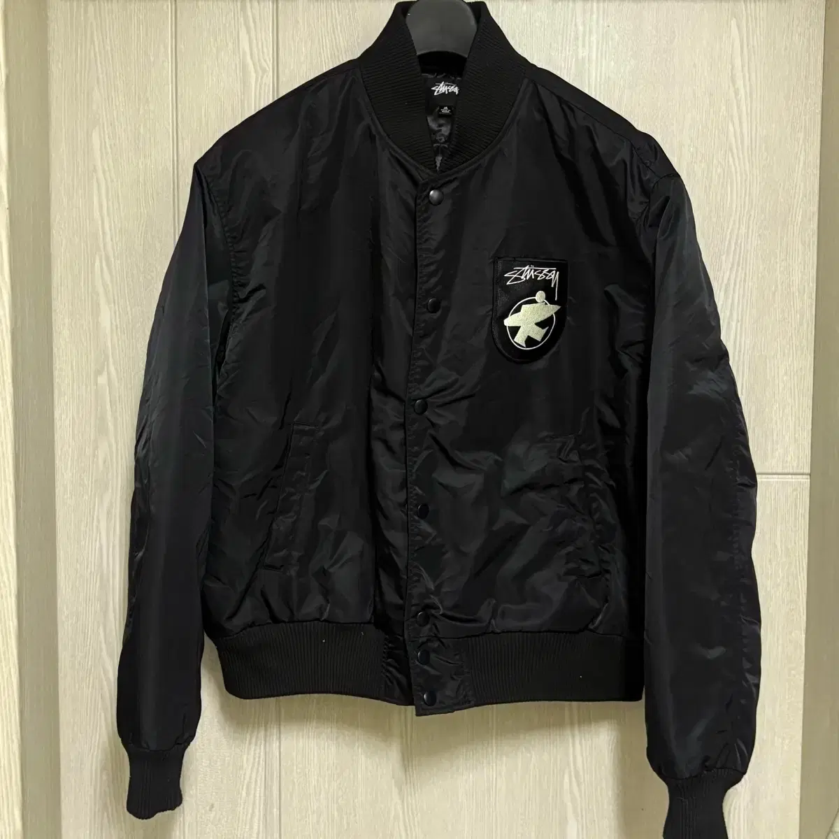 STUSSY | 스투시 M Stussy Surfman Stadium Jacket Black on